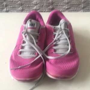 Nike free fuschia size 9